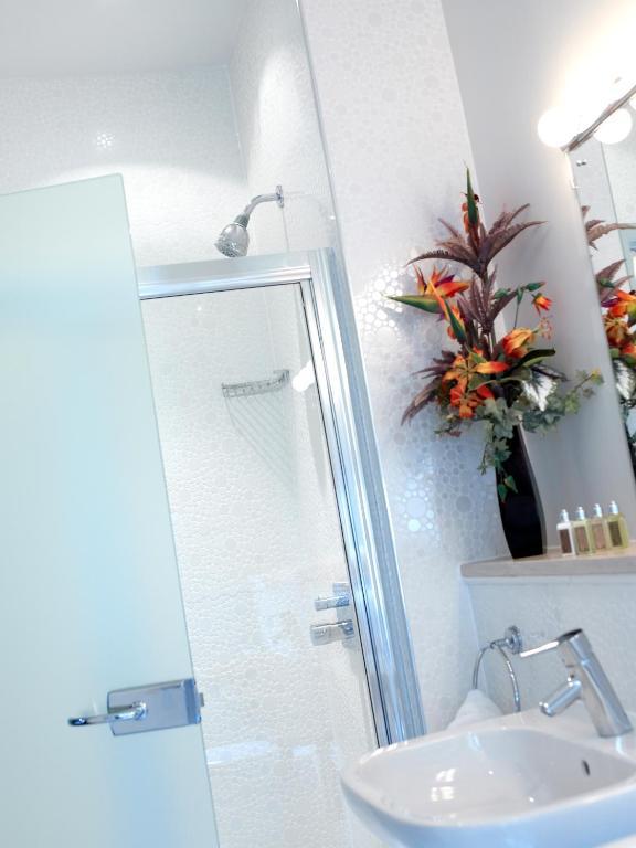 Cinnabar Hotel Хартфорд Экстерьер фото